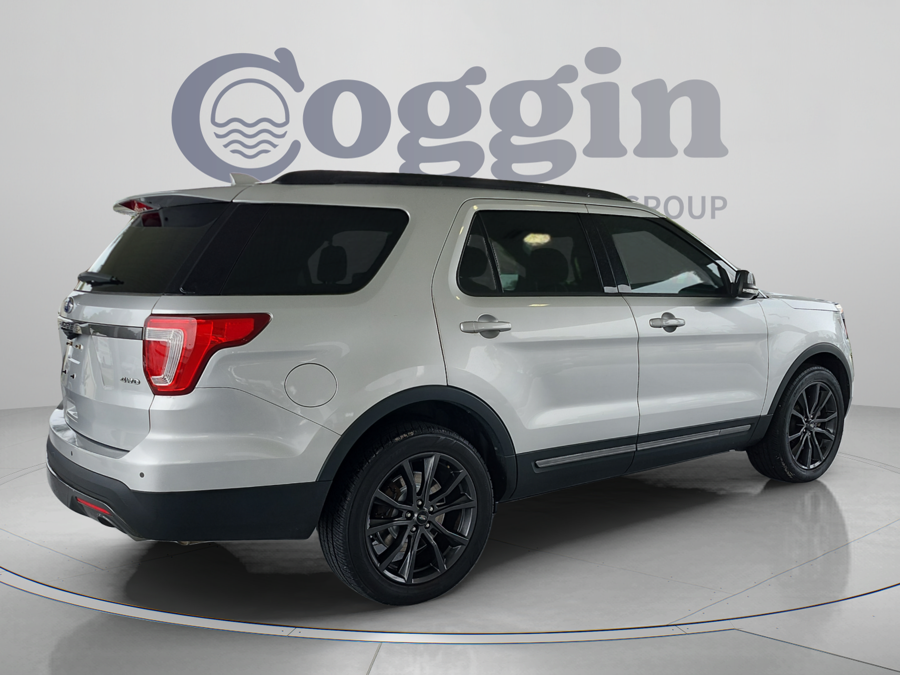 Certified 2017 Ford Explorer XLT w/ Equipment Group 202A AWD/4WD image 5