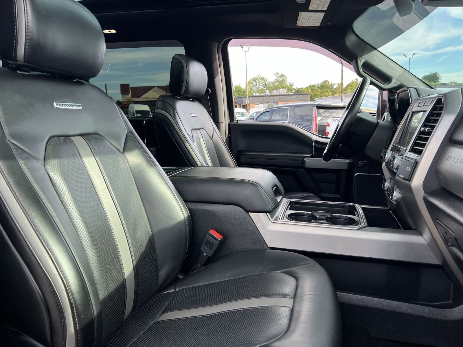 Certified 2019 Ford F450 Platinum w/ Platinum Ultimate Package AWD/4WD image 35