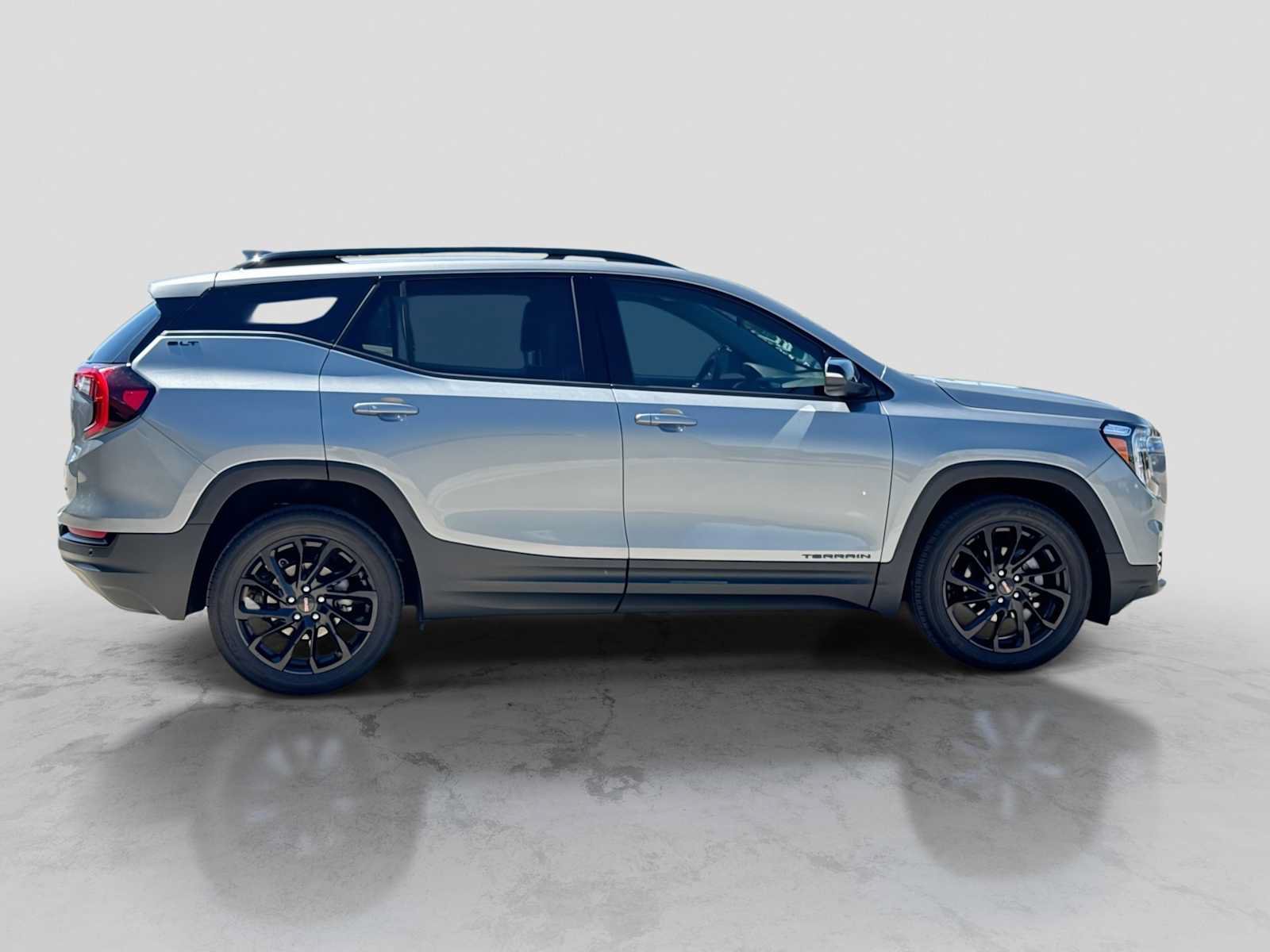 Used 2024 GMC Terrain SLT w/ Elevation Edition AWD/4WD image 7