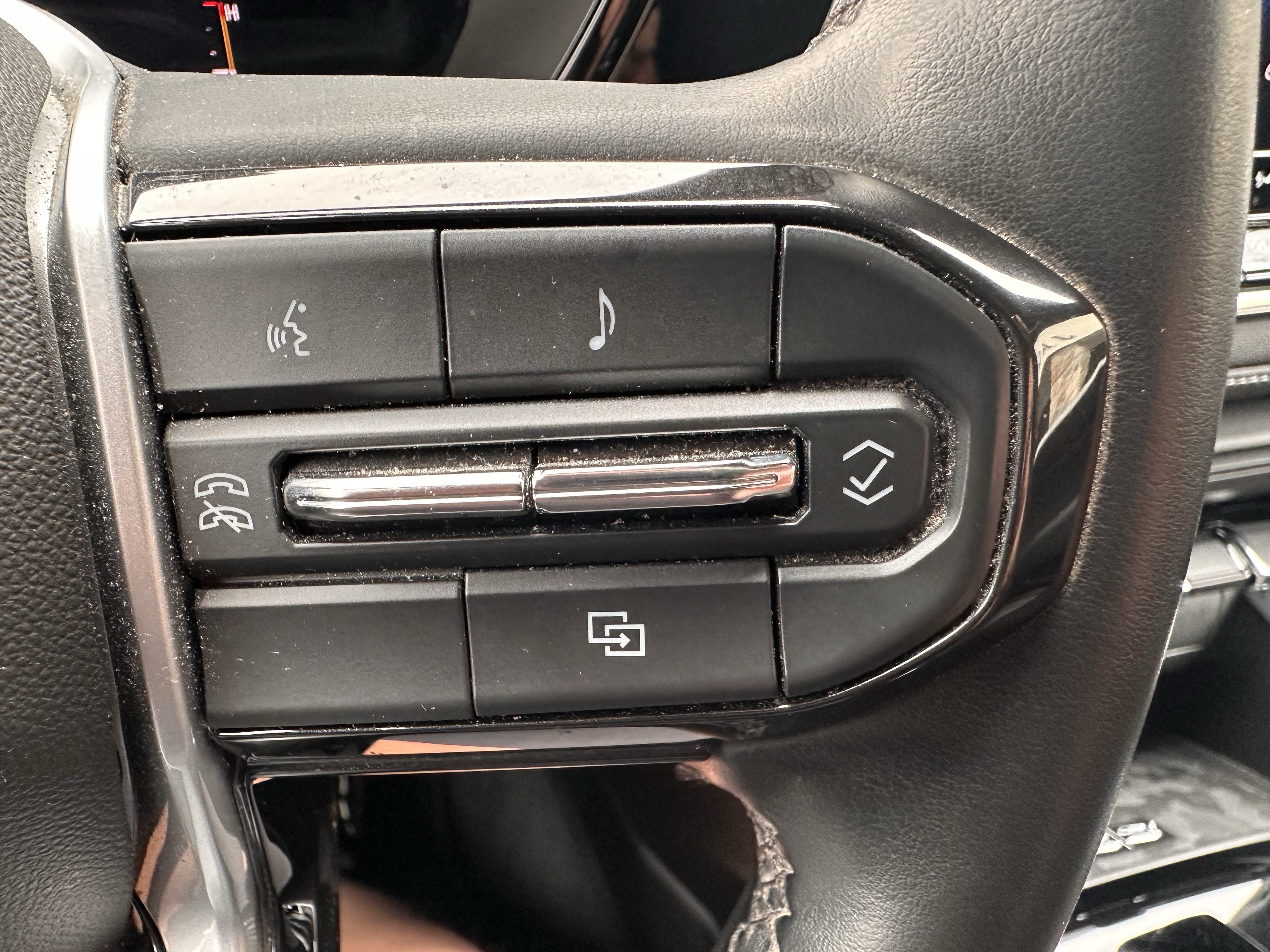 Used 2023 Chevrolet Colorado LT w/ LT Convenience Package II RWD image 21