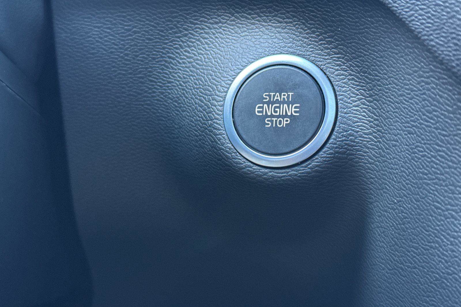 Used 2023 Volvo XC40 B5 Ultimate w/ Protection Package Premier image 19