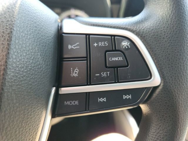 Used 2023 Toyota Highlander L image 27