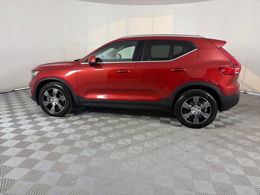 Used 2022 Volvo XC40 T5 Inscription image 2