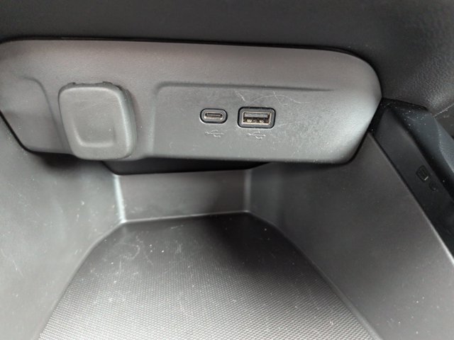 Used 2025 Chevrolet Trax RS w/ Driver Confidence Package FWD image 40