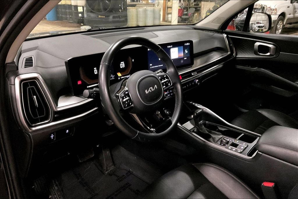 Used 2024 Kia Sorento S image 13