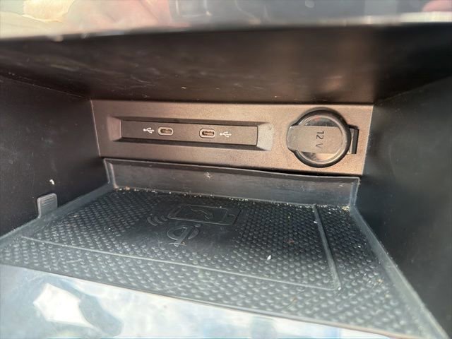 Used 2021 Volkswagen Tiguan SE w/ Panoramic Sunroof Package image 32