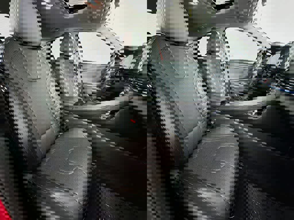 Used 2022 Hyundai Elantra Limited image 17