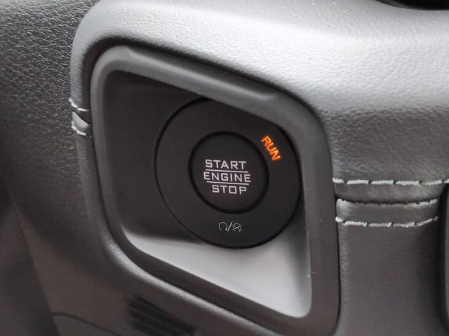 Used 2025 Jeep Gladiator Mojave AWD/4WD image 29