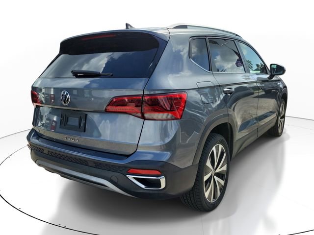Used 2022 Volkswagen Taos SE FWD image 2