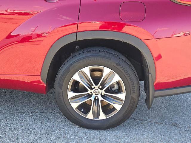 Used 2021 Toyota Highlander XLE image 16