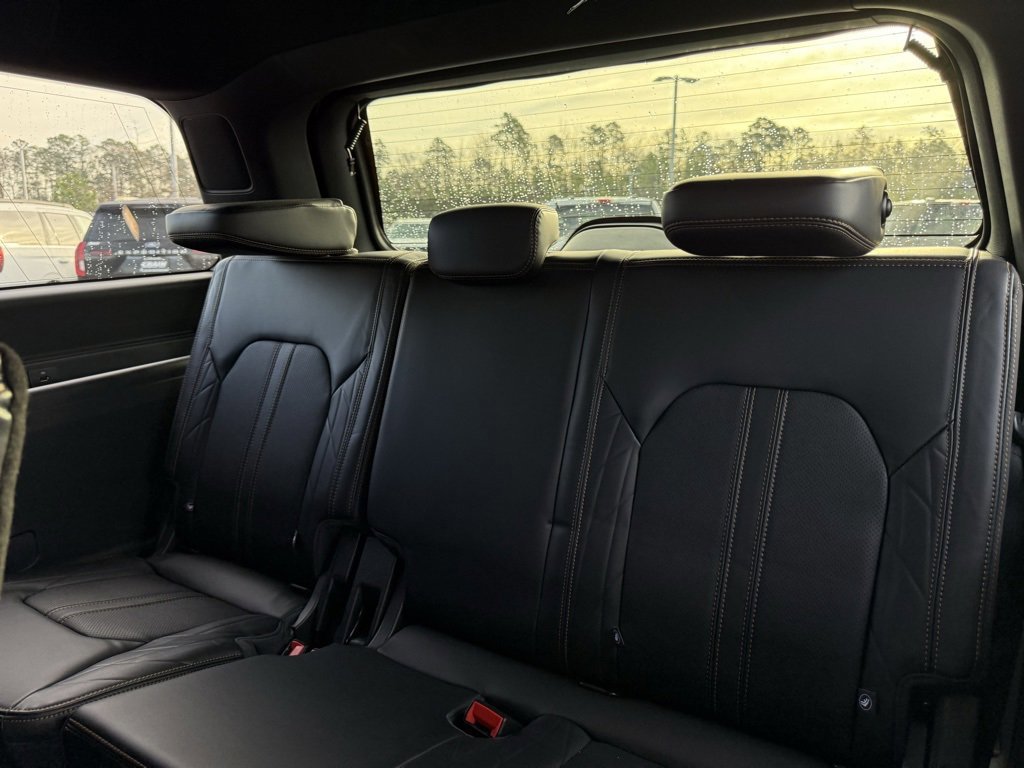 Certified 2024 Ford Expedition Platinum image 28