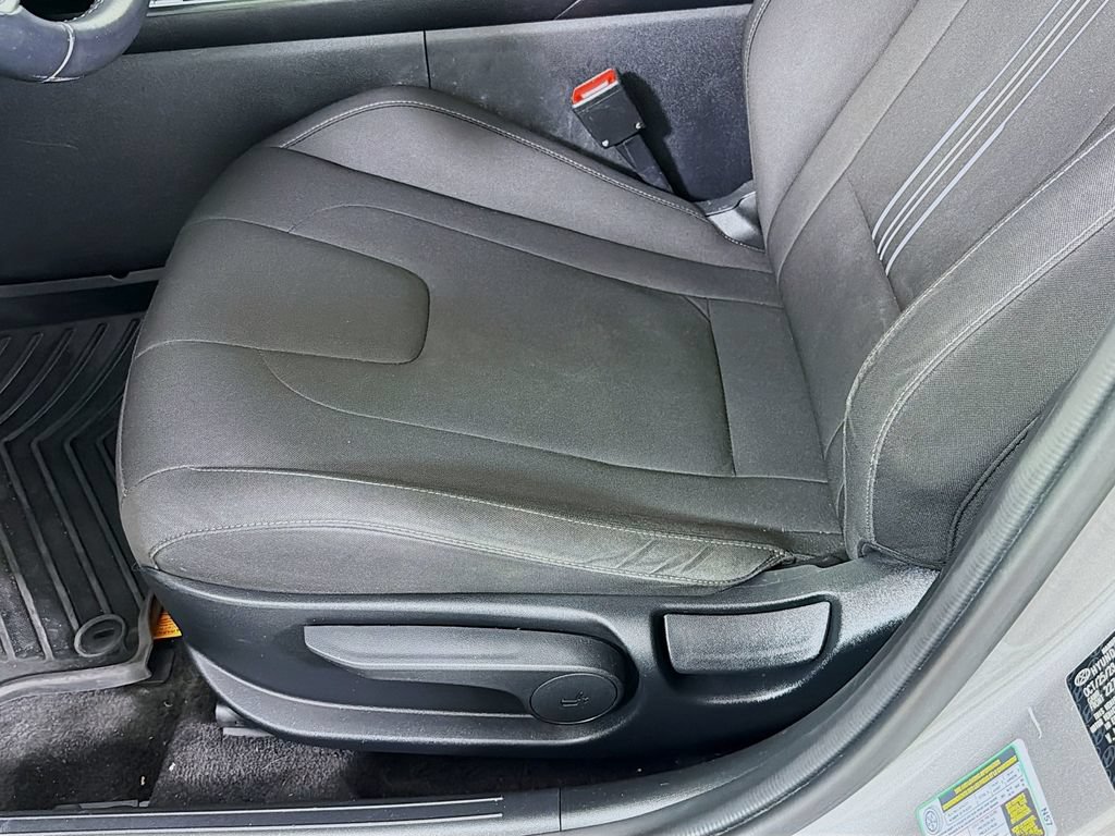 Used 2024 Hyundai Elantra SEL w/ Convenience Package FWD image 24