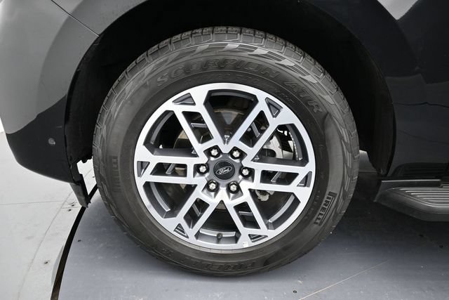 Certified 2025 Ford Expedition Active AWD/4WD image 9
