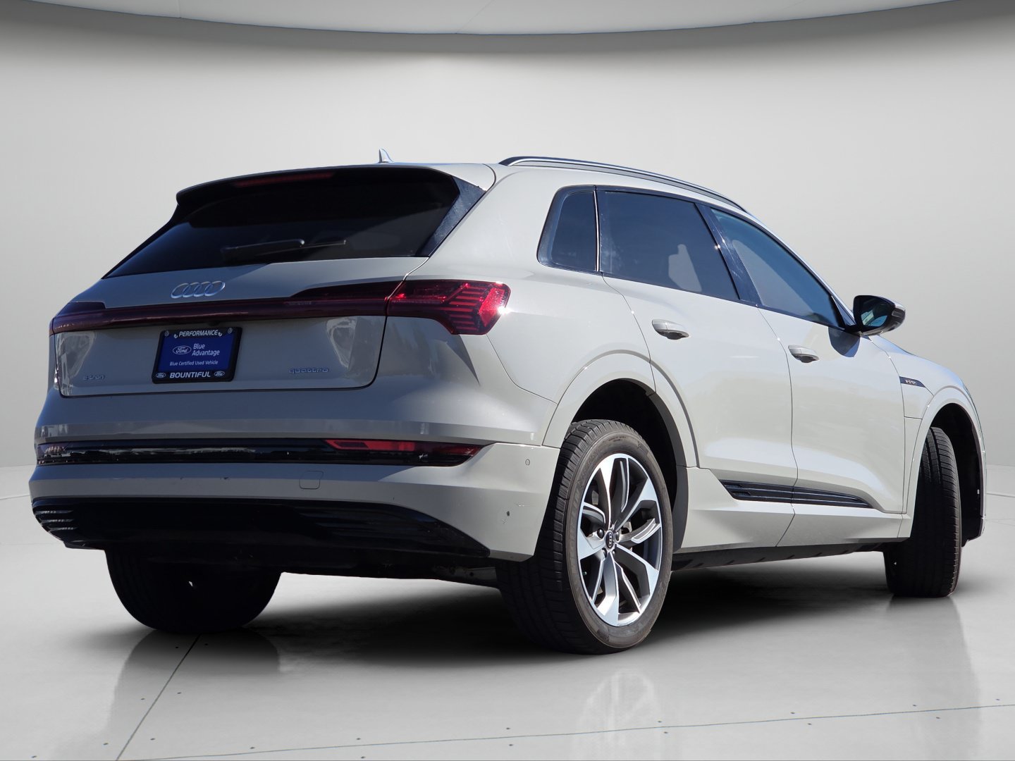 Used 2021 Audi e-tron Premium Plus w/ Premium Plus Package AWD/4WD image 25