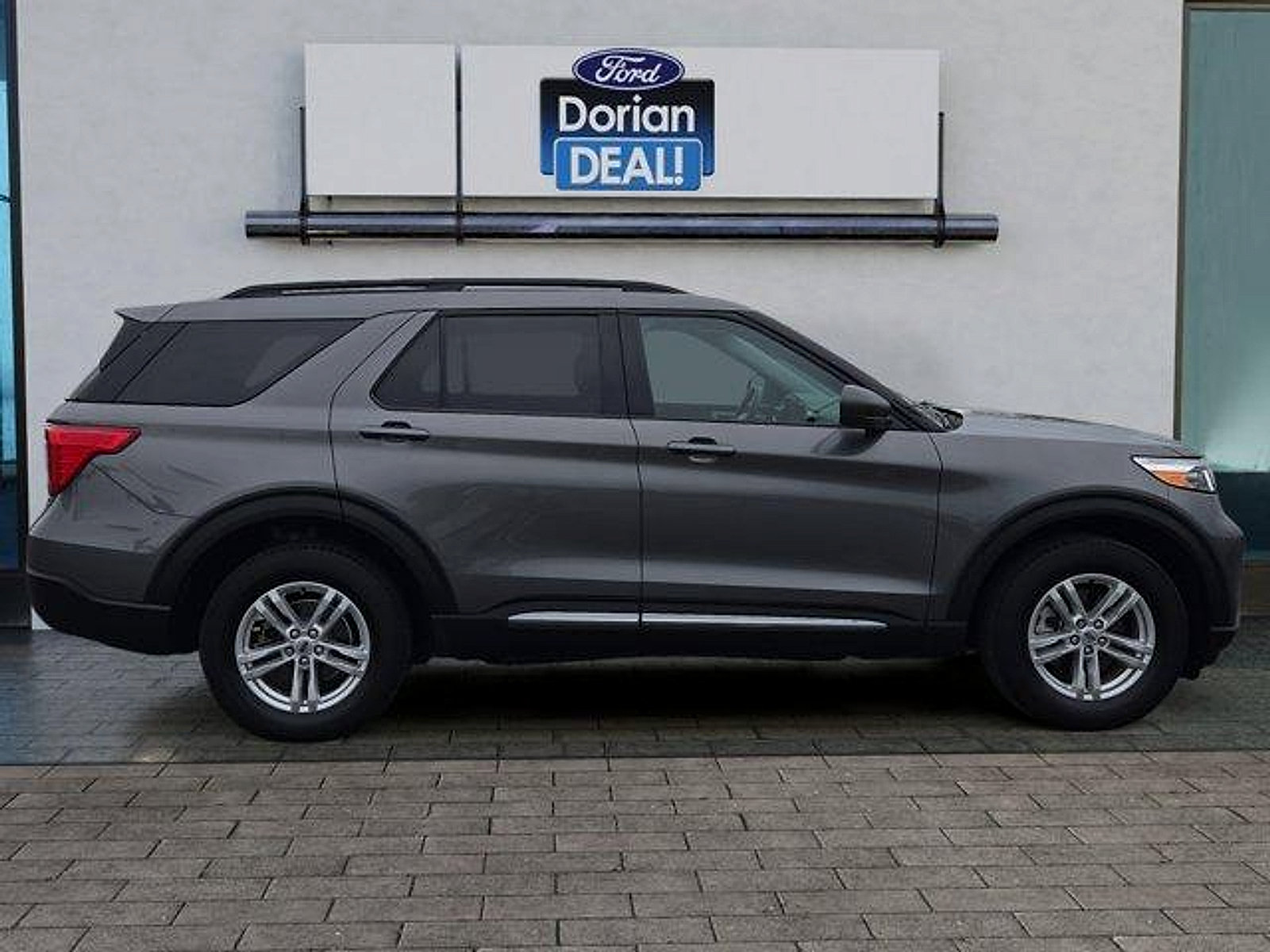 Certified 2023 Ford Explorer XLT w/ Equipment Group 202A AWD/4WD image 2