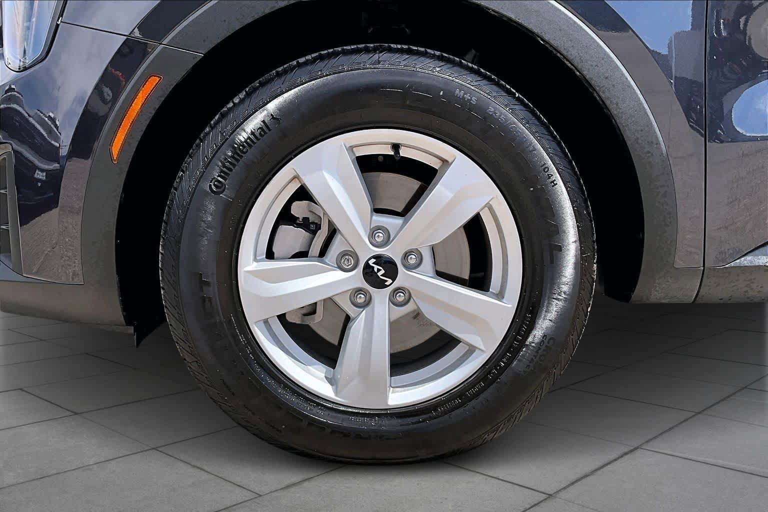 Used 2025 Kia Sorento LX FWD image 10