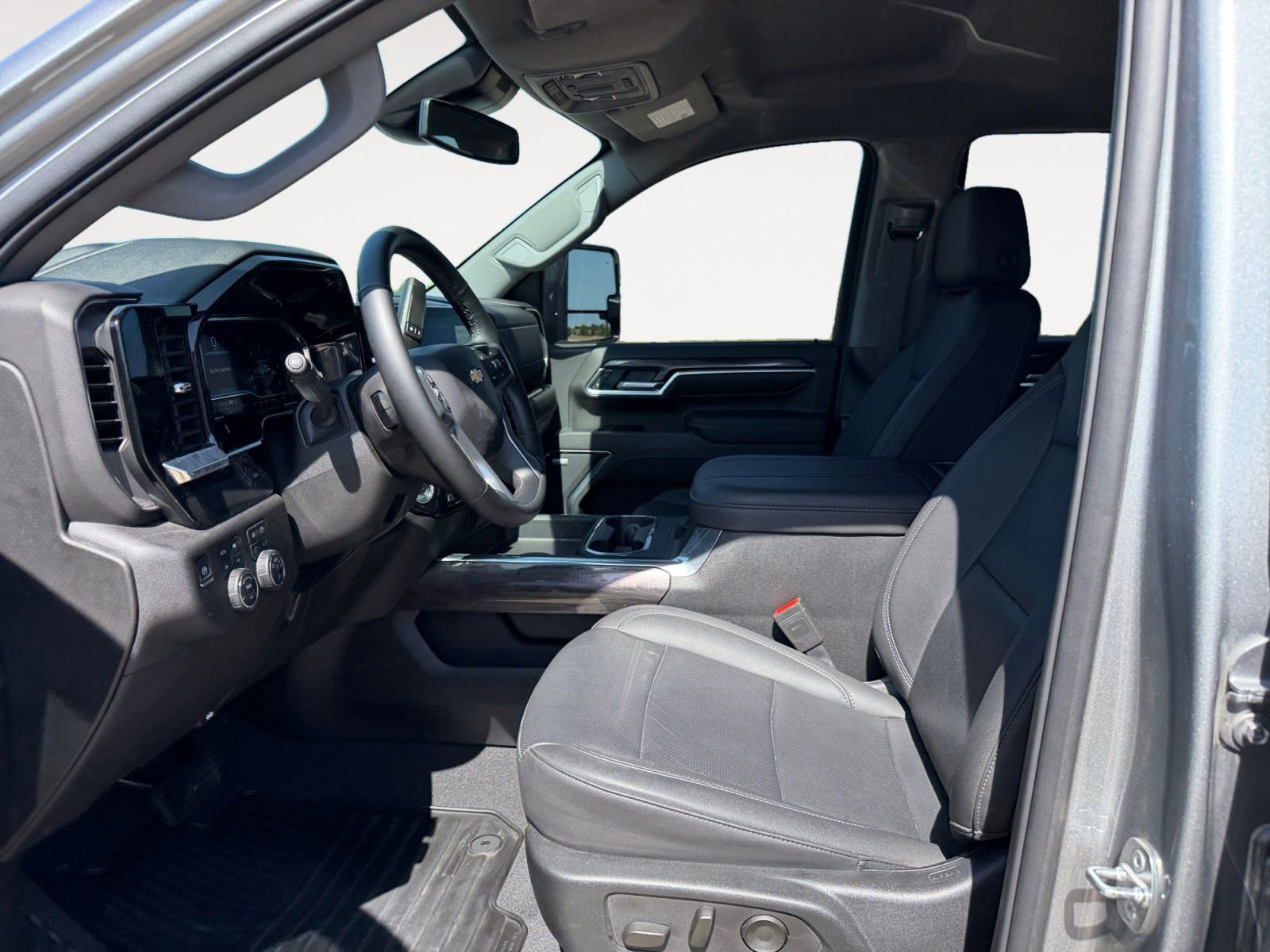 Used 2024 Chevrolet Silverado 2500 LTZ w/ LTZ Convenience Package AWD/4WD image 9
