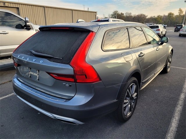 Used 2017 Volvo V90 T6 Cross Country image 4