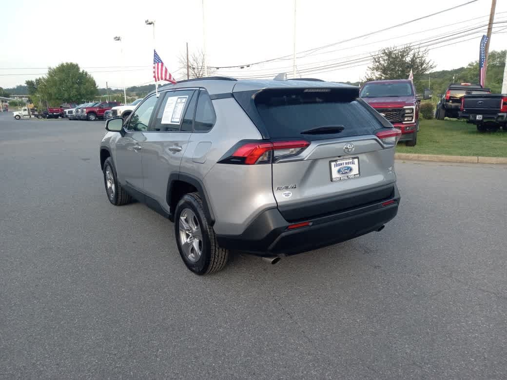 Used 2023 Toyota RAV4 XLE AWD/4WD image 5