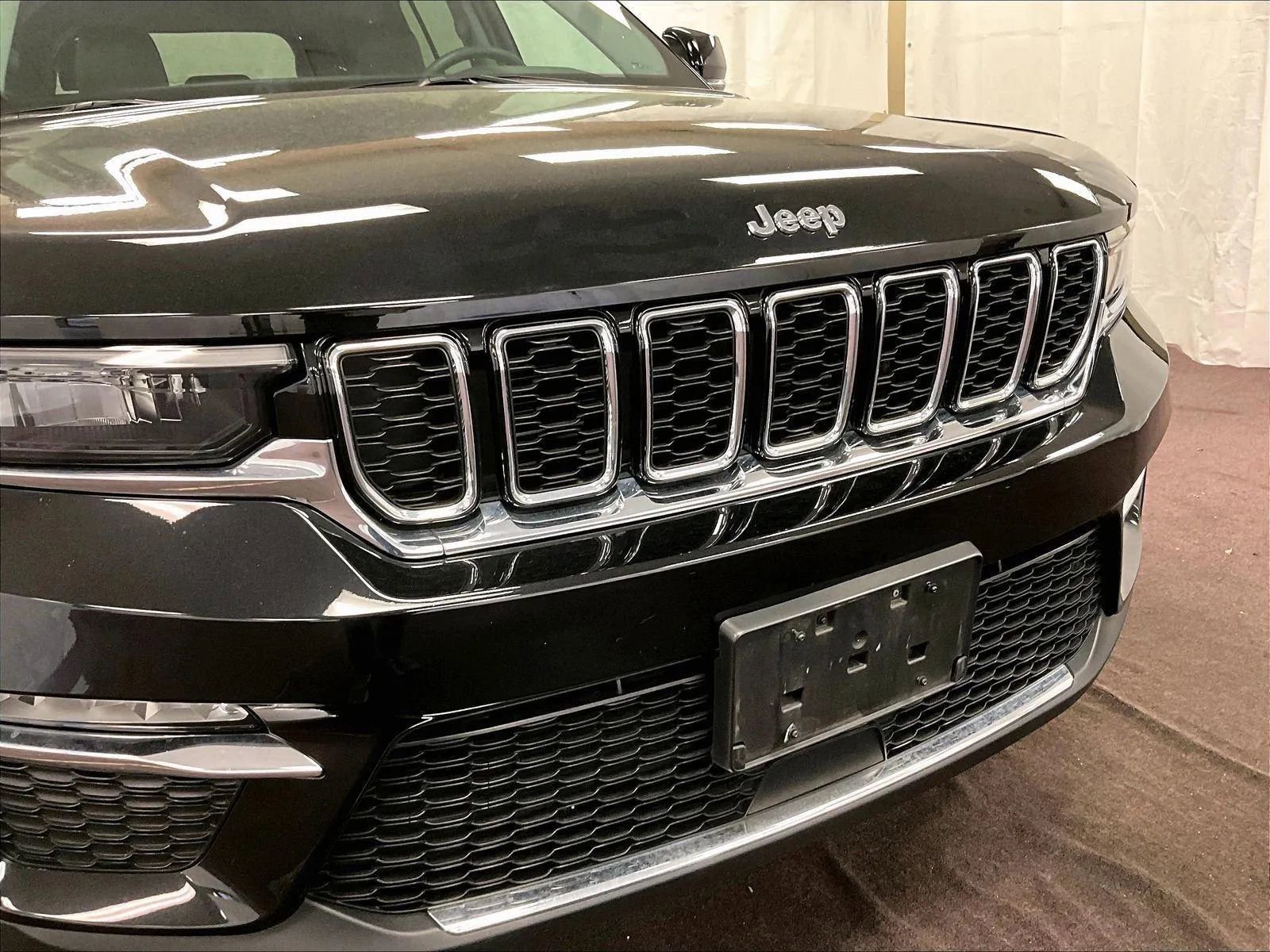 Used 2023 Jeep Grand Cherokee Limited image 29