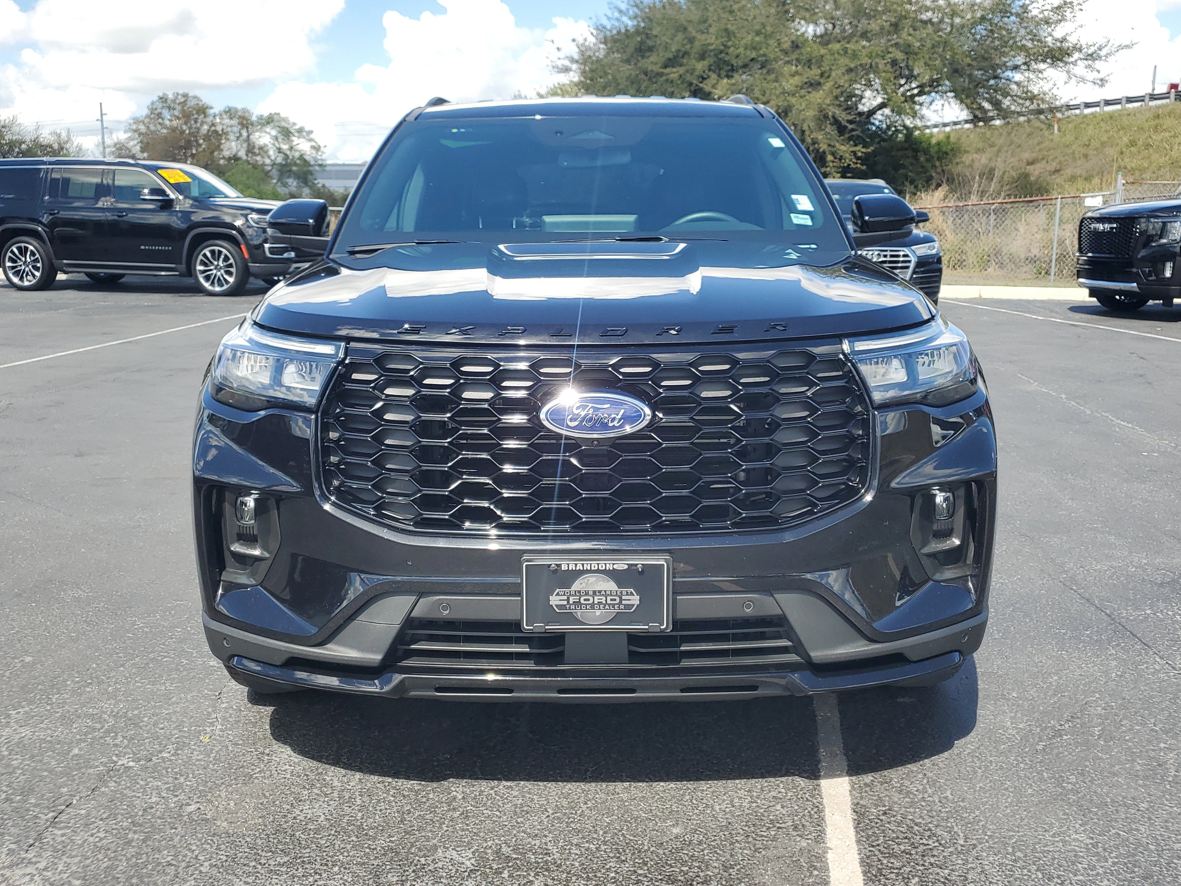 Certified 2025 Ford Explorer ST-Line w/ Premium Package image 5
