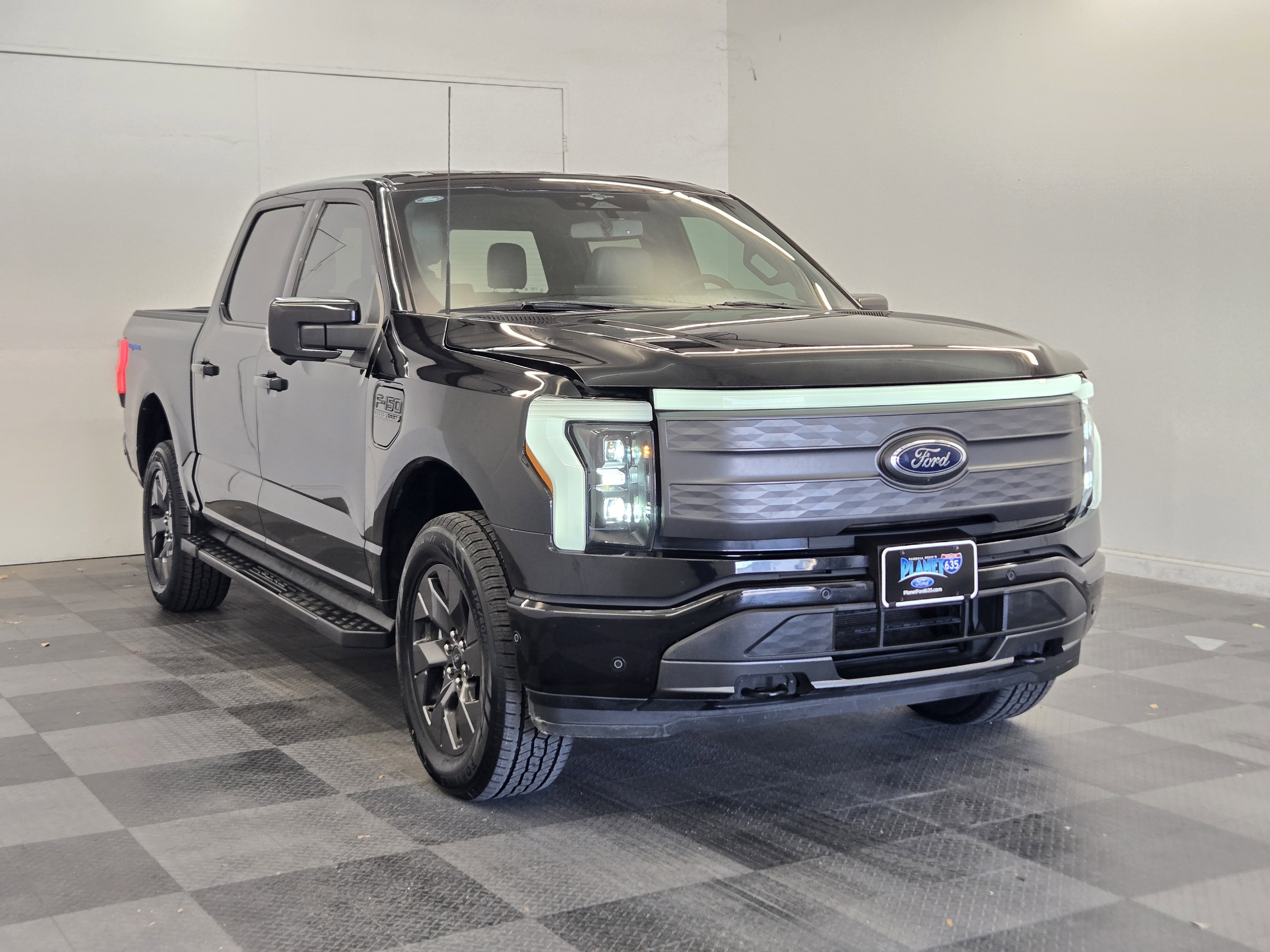 Certified 2023 Ford F150 Lightning Lariat w/ Tow Technology Package video 2