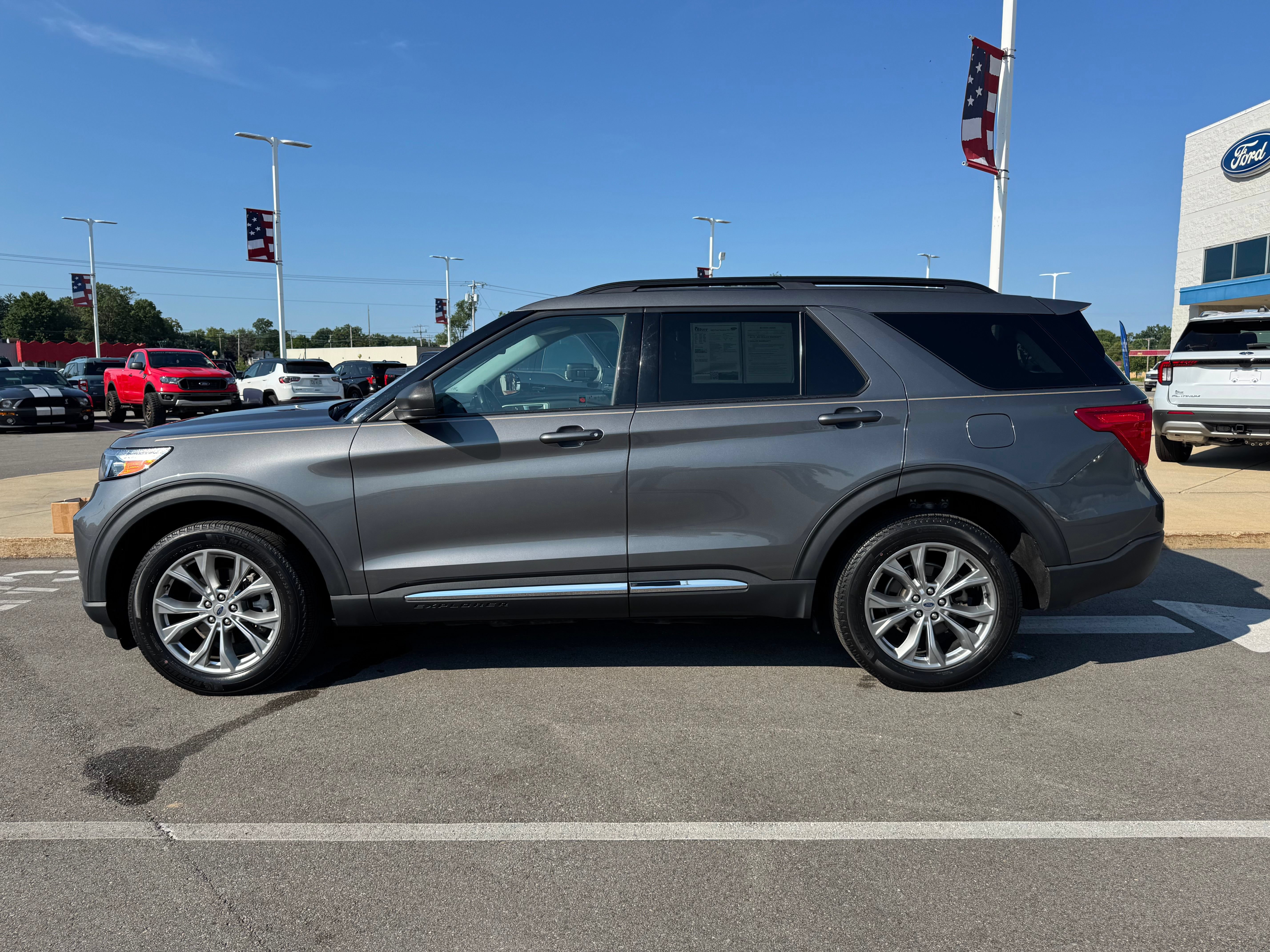 Certified 2023 Ford Explorer XLT w/ Equipment Group 202A AWD/4WD image 4