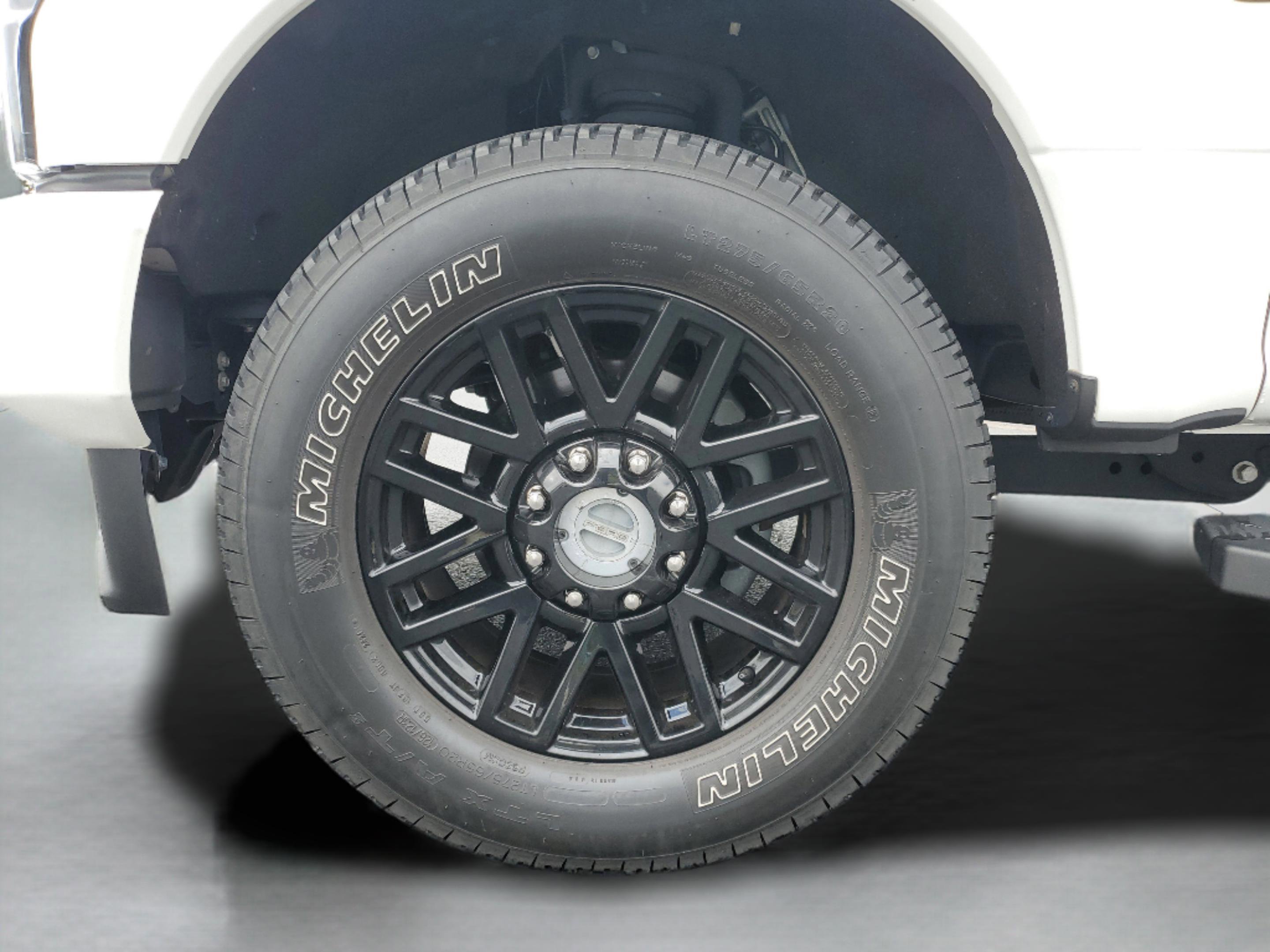 Certified 2022 Ford F350 Lariat w/ Black Appearance Package AWD/4WD image 32