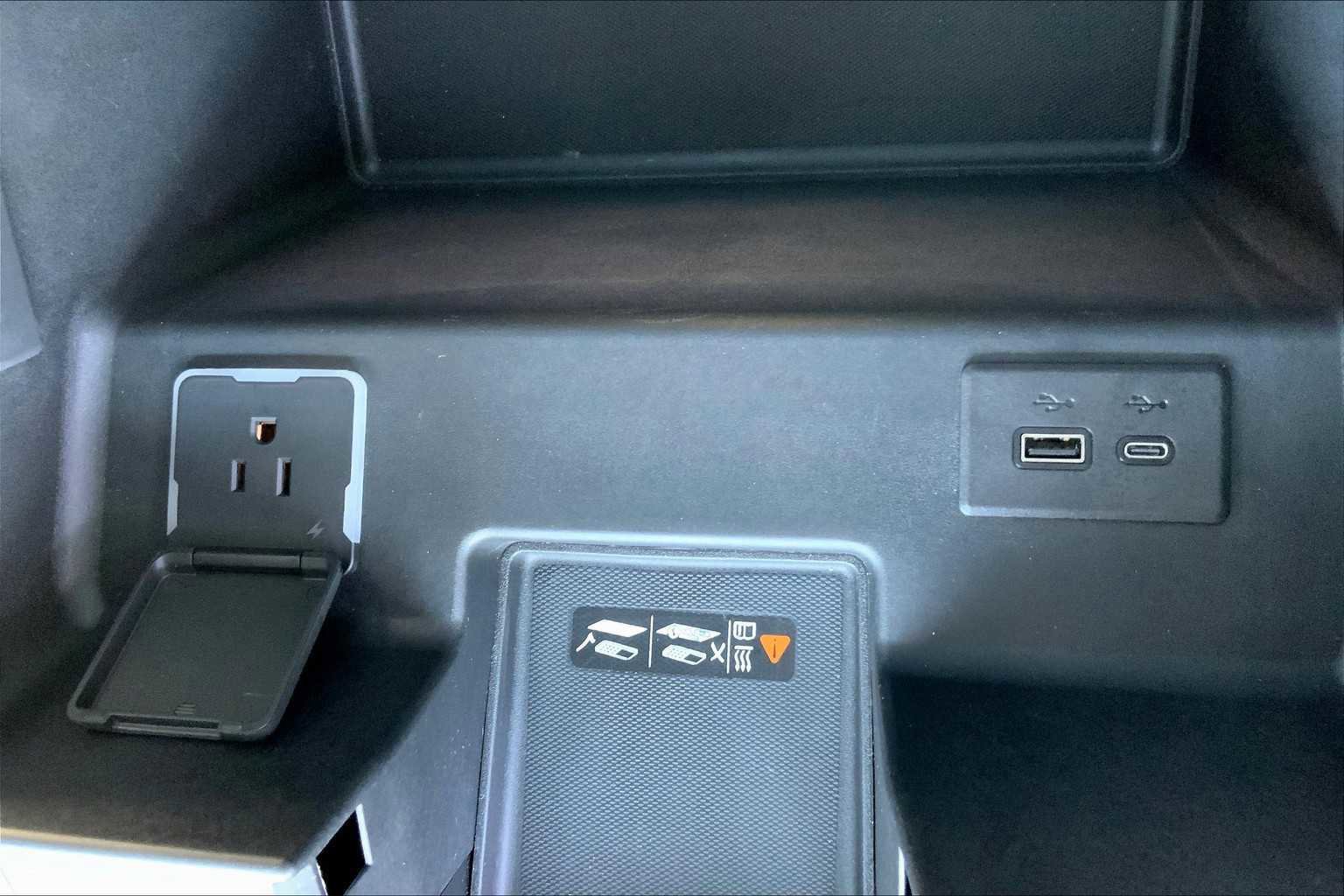 Used 2024 Chevrolet Silverado 1500 ZR2 w/ Technology Package image 32