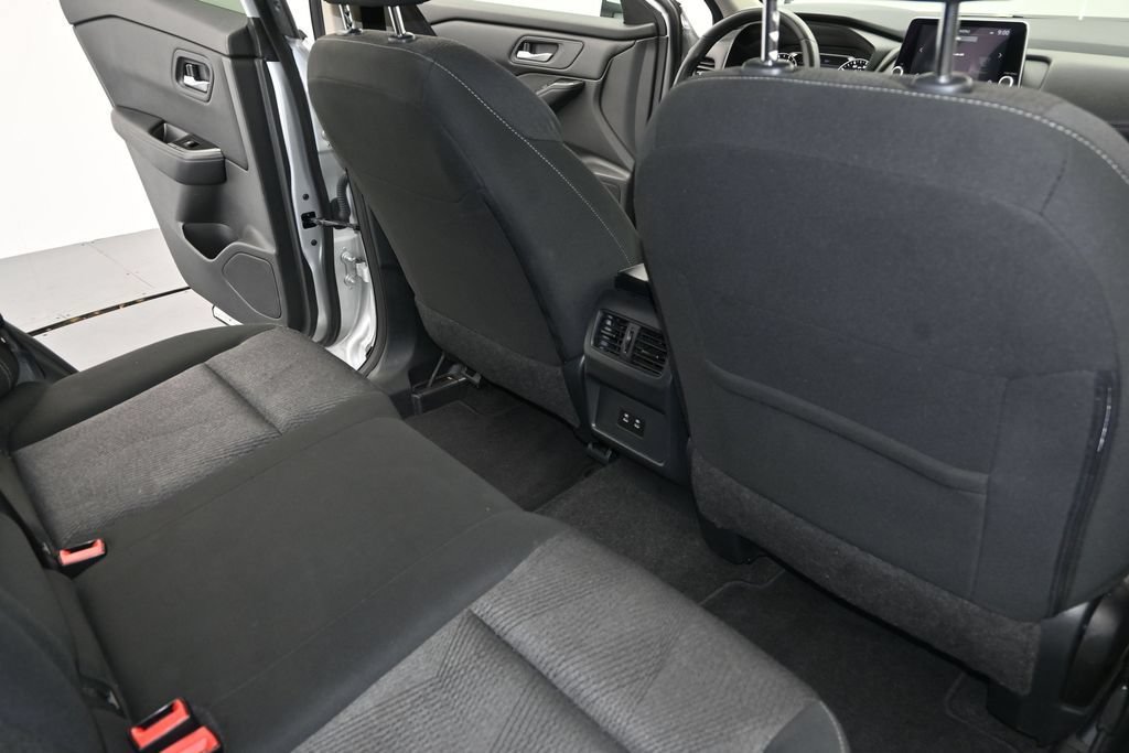 Used 2025 Nissan Rogue SV FWD image 12