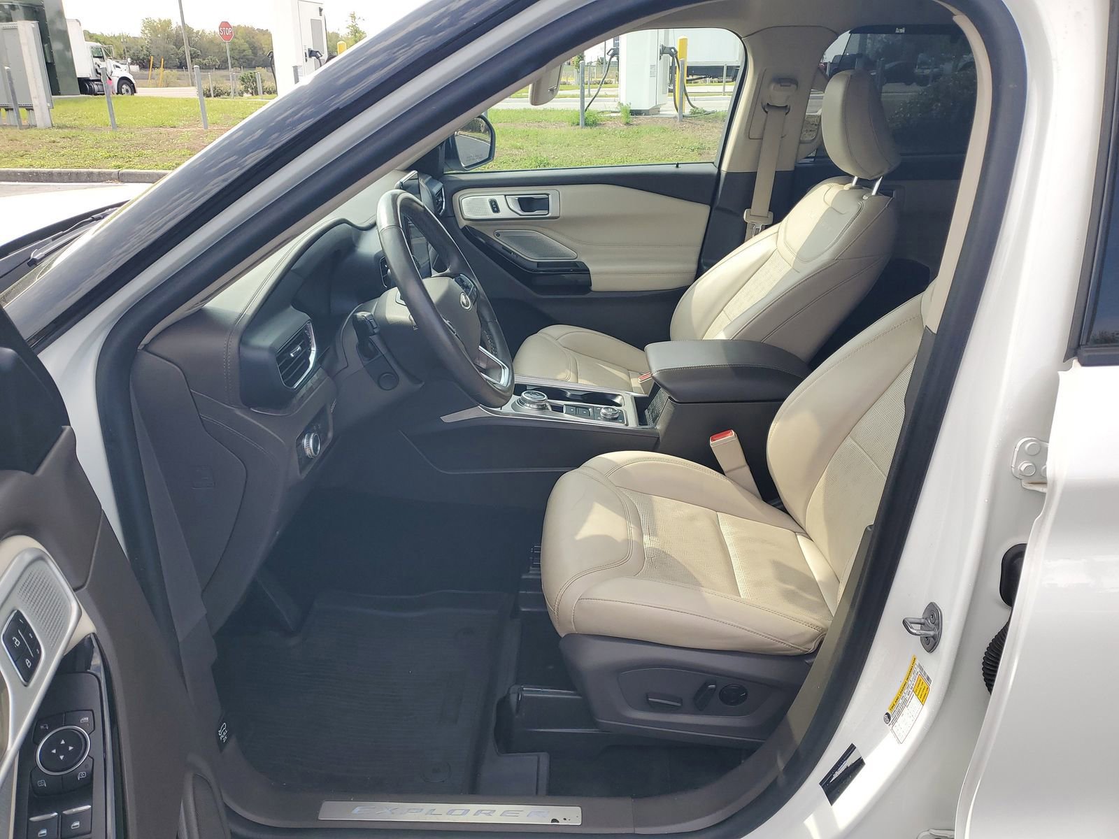 Certified 2022 Ford Explorer Platinum w/ Equipment Group 601A image 19