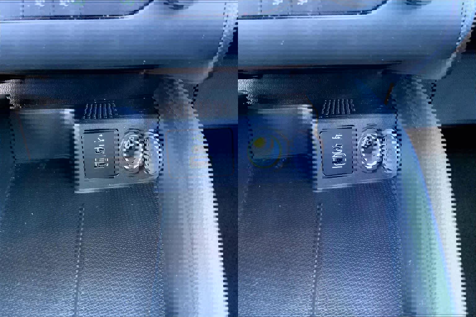 Certified 2025 Ford Escape Active image 31