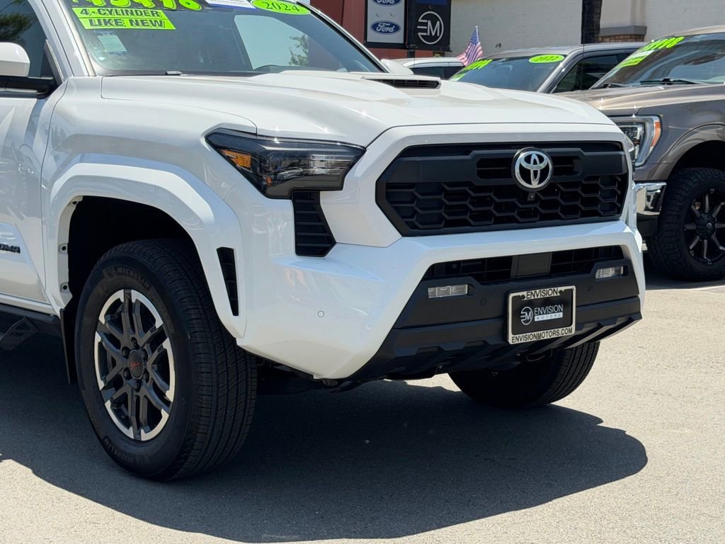 Used 2024 Toyota Tacoma TRD Sport w/ TRD Sport Premium Package AWD/4WD image 3