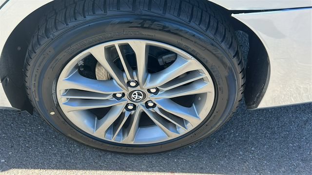 Used 2017 Toyota Camry SE FWD image 6