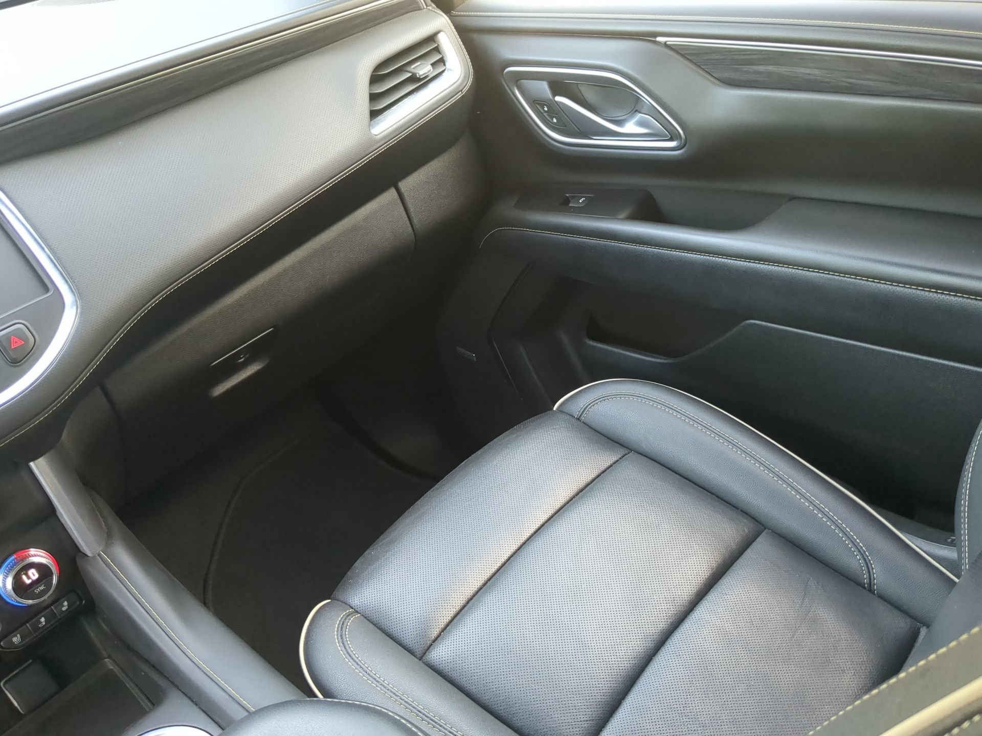 Used 2024 GMC Yukon SLT RWD image 53