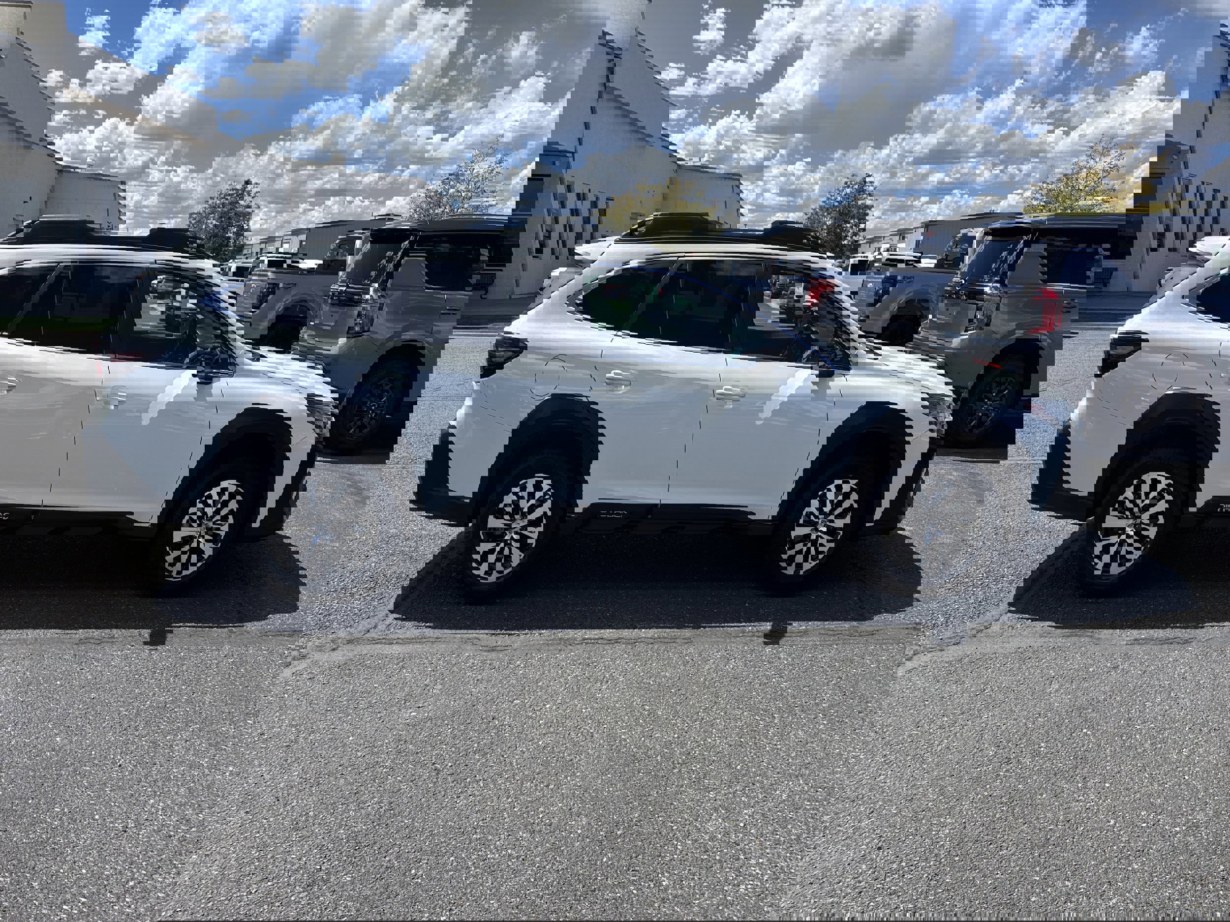 Used 2023 Subaru Outback Premium image 6