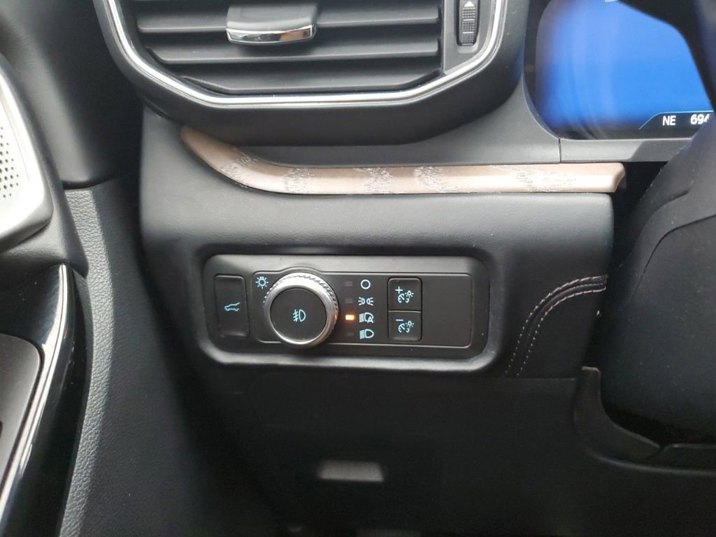 Certified 2021 Ford Explorer Platinum w/ Equipment Group 601A image 19