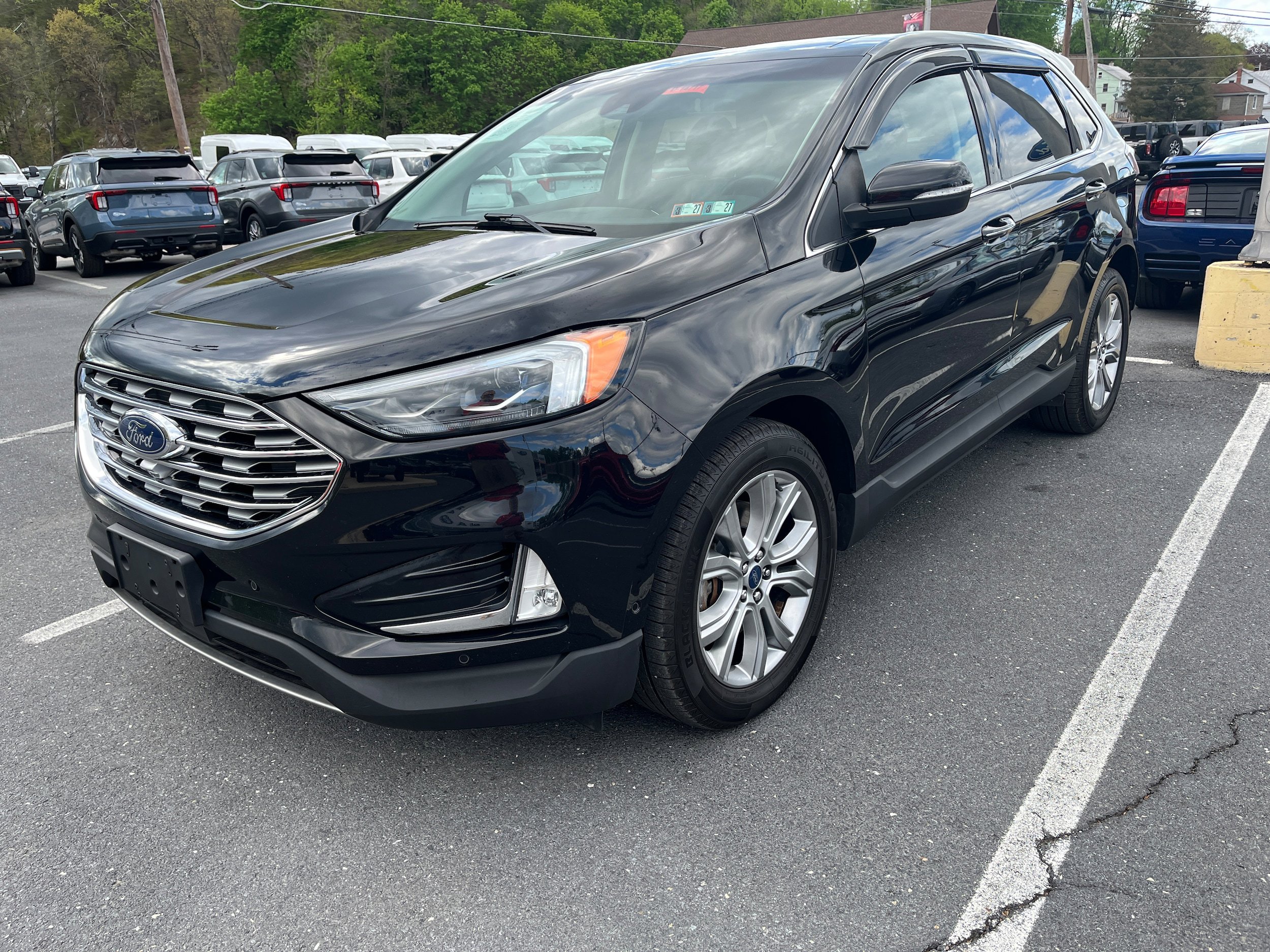 Certified 2019 Ford Edge Titanium w/ Equipment Group 301A AWD/4WD image 23