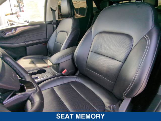 Certified 2022 Ford Escape Titanium FWD image 20