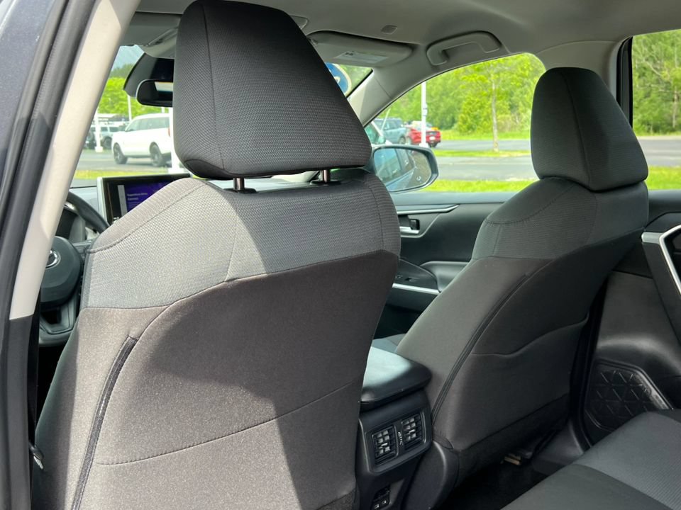 Used 2025 Toyota RAV4 XLE AWD/4WD image 29