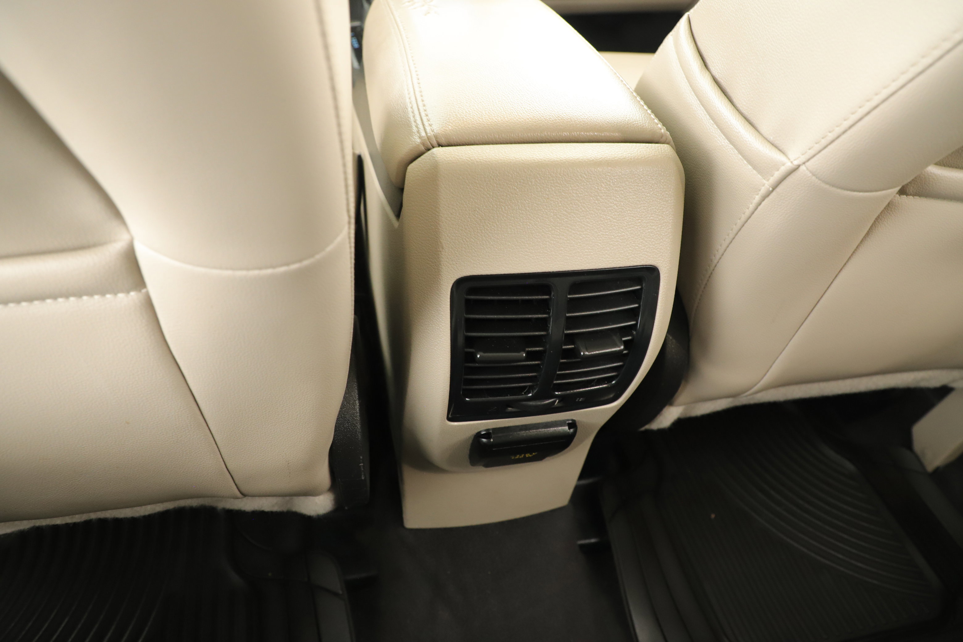 Certified 2017 Ford Escape Titanium w/ Equipment Group 301A image 25