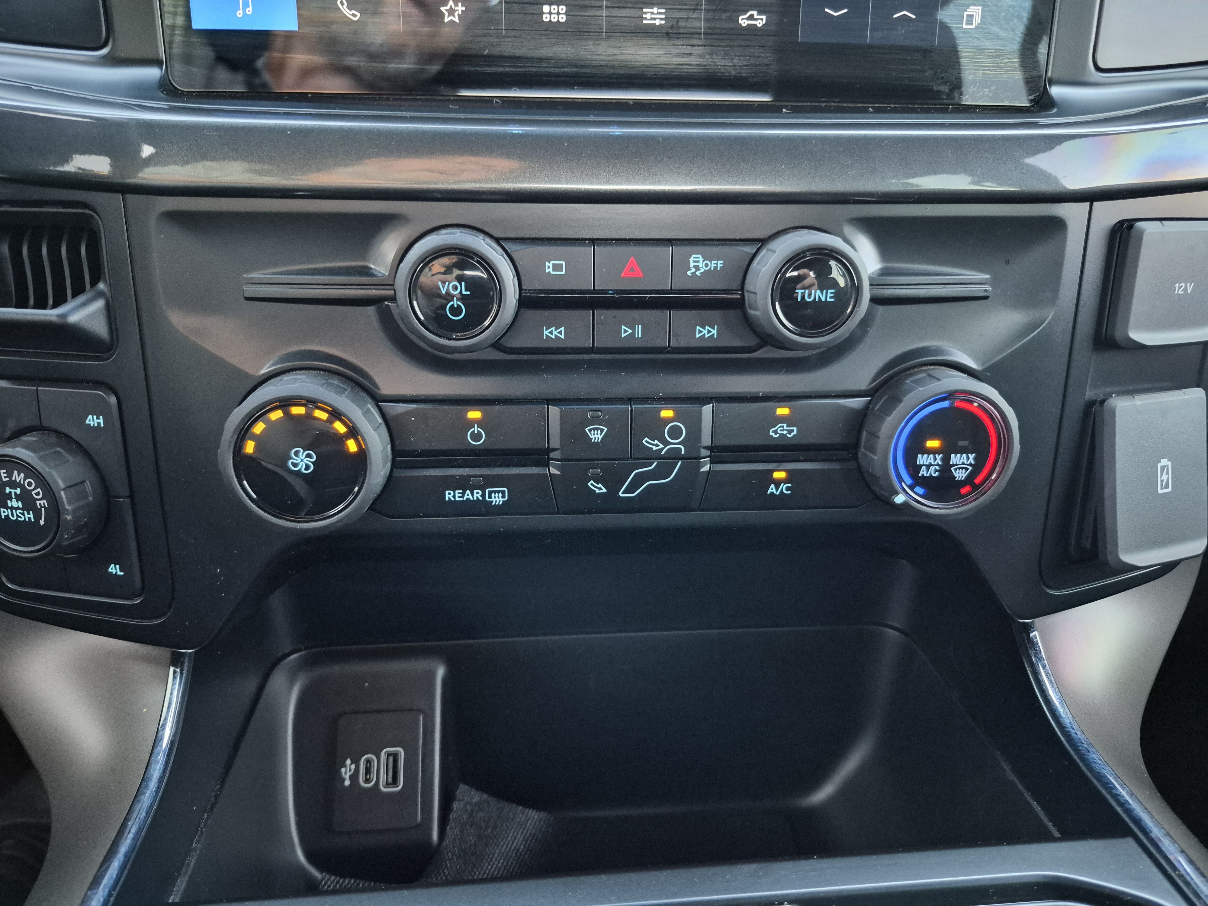 Certified 2025 Ford F150 STX w/ Equipment Group 201A FX4 AWD/4WD image 31