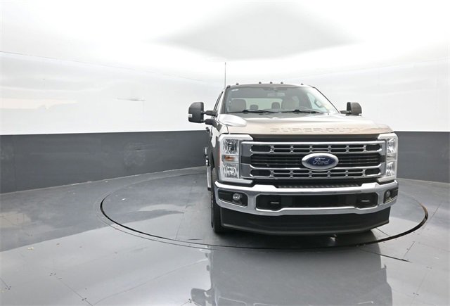 Certified 2023 Ford F350 XLT image 2