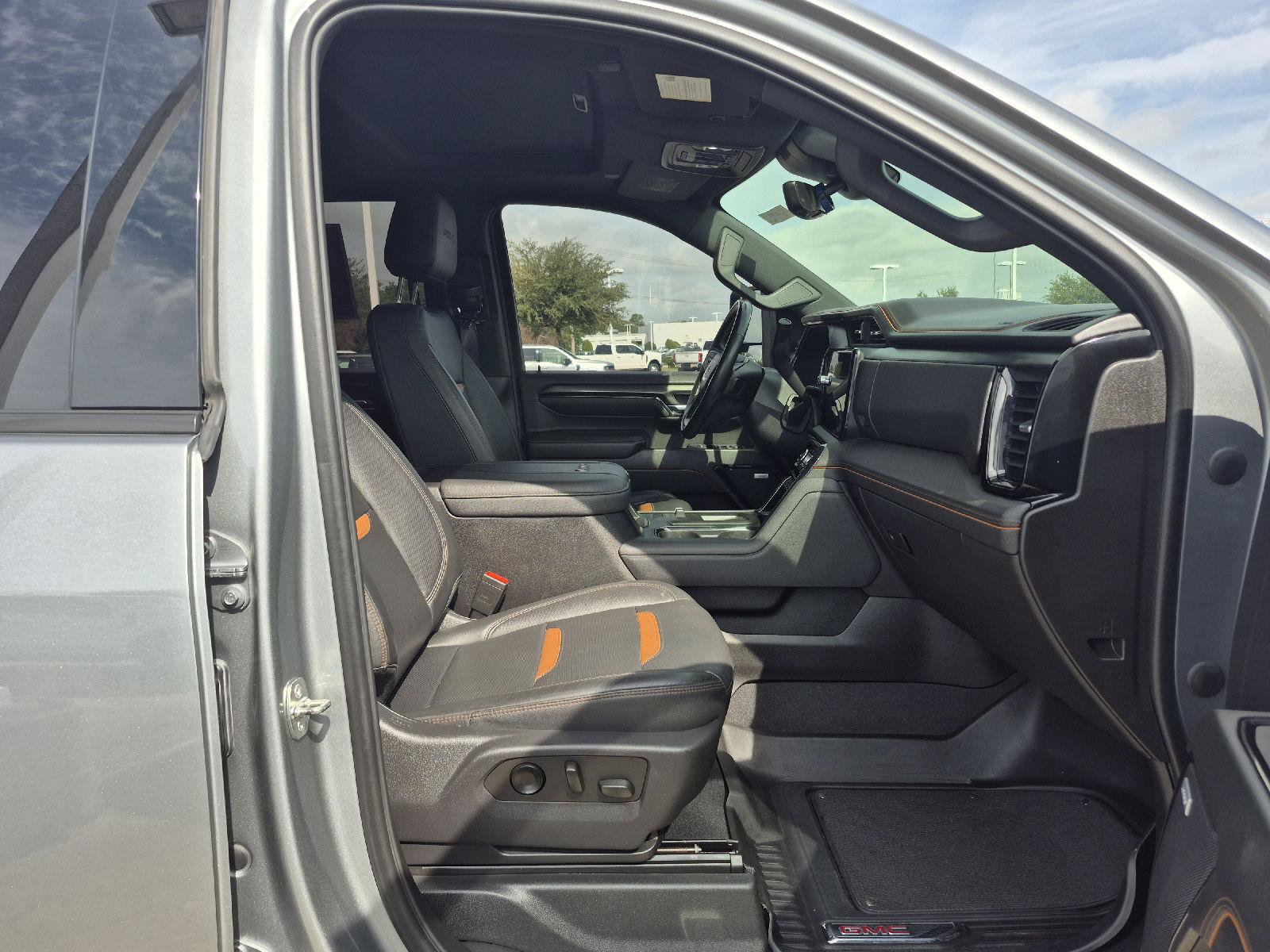 Used 2024 GMC Sierra 2500 AT4 w/ AT4 Premium Plus Package AWD/4WD image 9