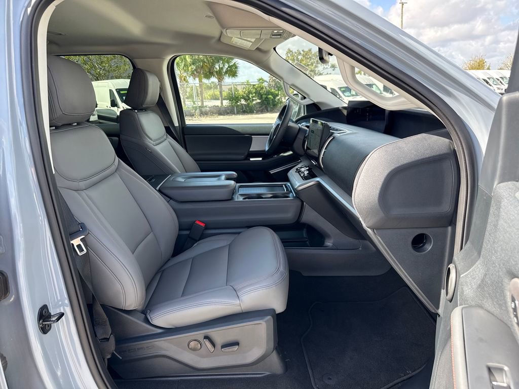 Certified 2025 Ford Expedition Active image 26