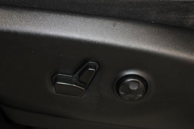 Used 2023 Chrysler Pacifica Limited FWD image 16