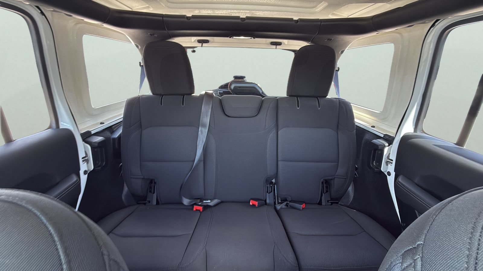 Used 2023 Jeep Wrangler Unlimited Sahara AWD/4WD image 25