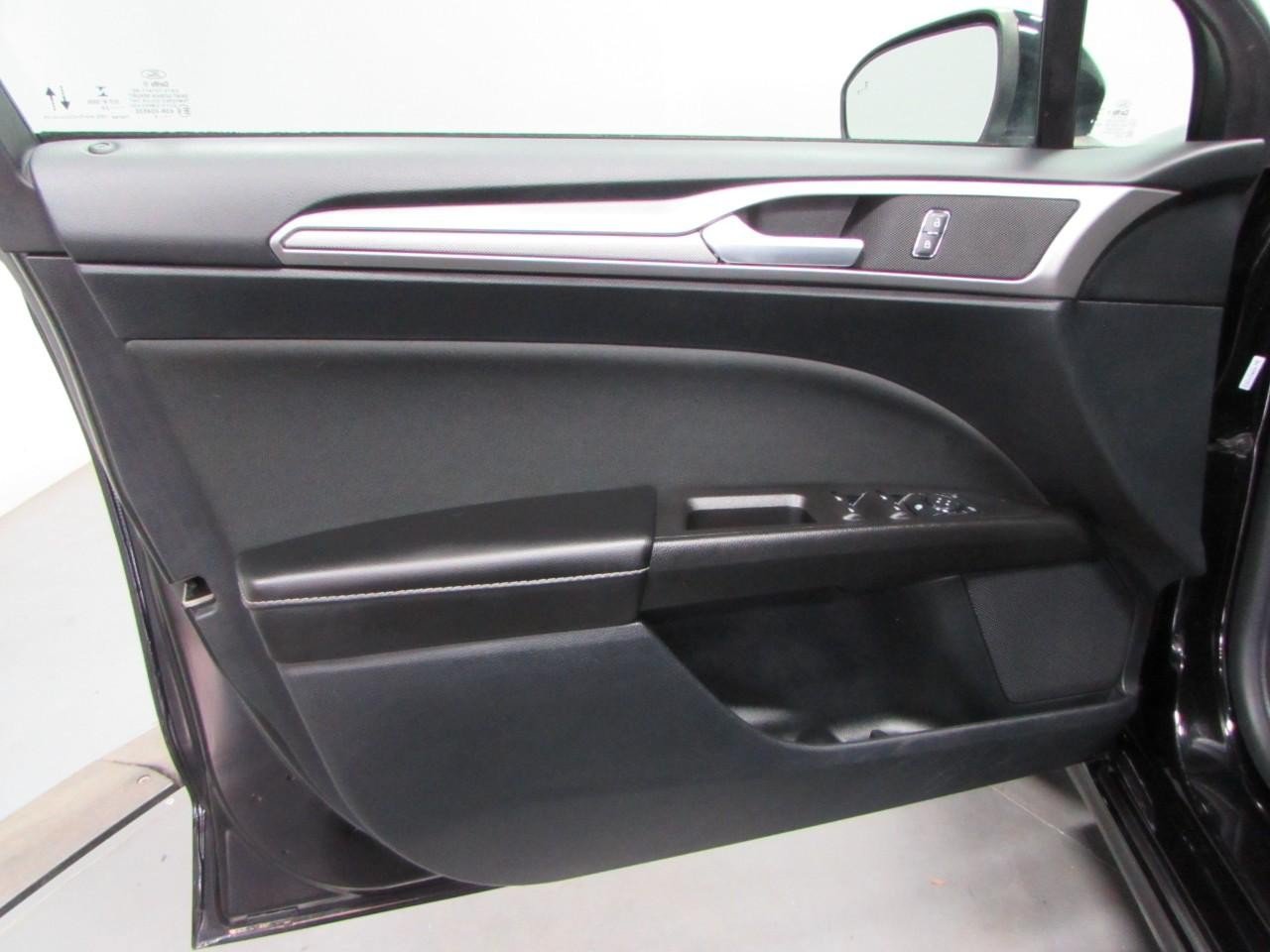 Certified 2020 Ford Fusion SE FWD image 11