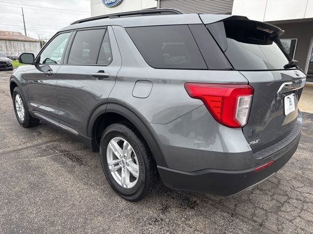 Certified 2023 Ford Explorer XLT w/ Equipment Group 202A AWD/4WD image 3