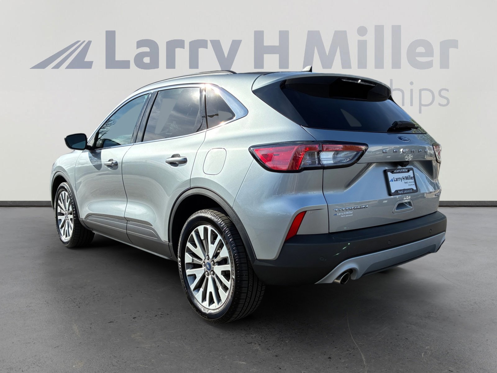 Certified 2022 Ford Escape Titanium image 3